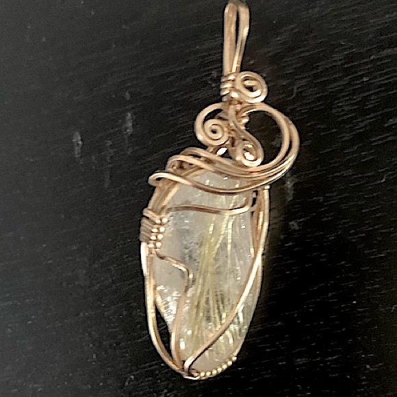 GOLD WRAPPED RUTILATED QUARTZ PENDANT - Picture 3 of 3